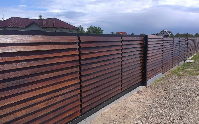 Czy renowacja ogrodzenia z drewna jest trudna