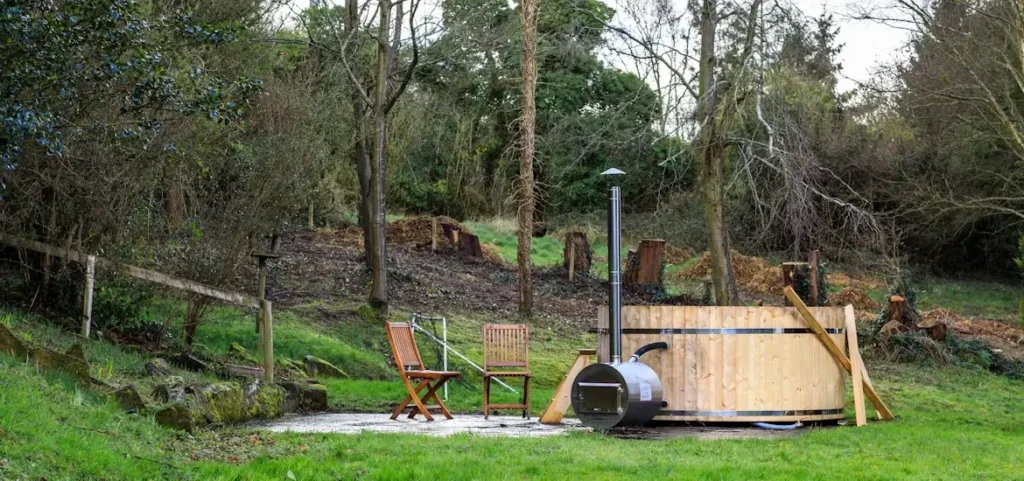 Balia opalana drewnem, koszty i trendy