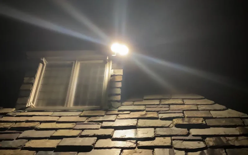 Czy oświetlenie działki sąsiada może naruszać prawo